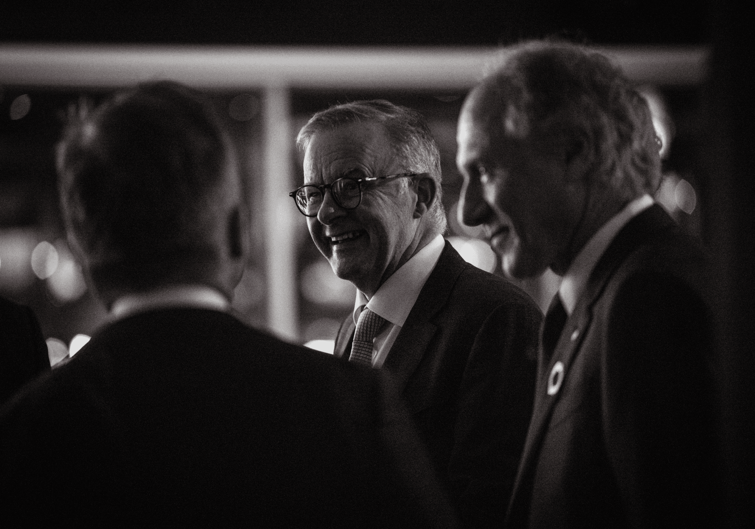 Prime Minister Anthony Albanese in discussion with international delegates at the Sydney Energy Forum 2022